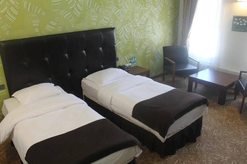 Highway Otel Elmalik   Luaran gambar
