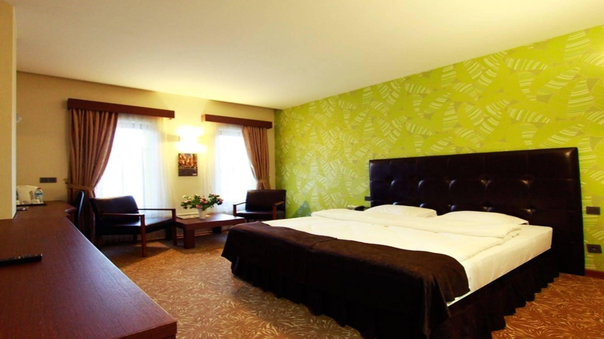 Highway Otel Elmalik   Luaran gambar